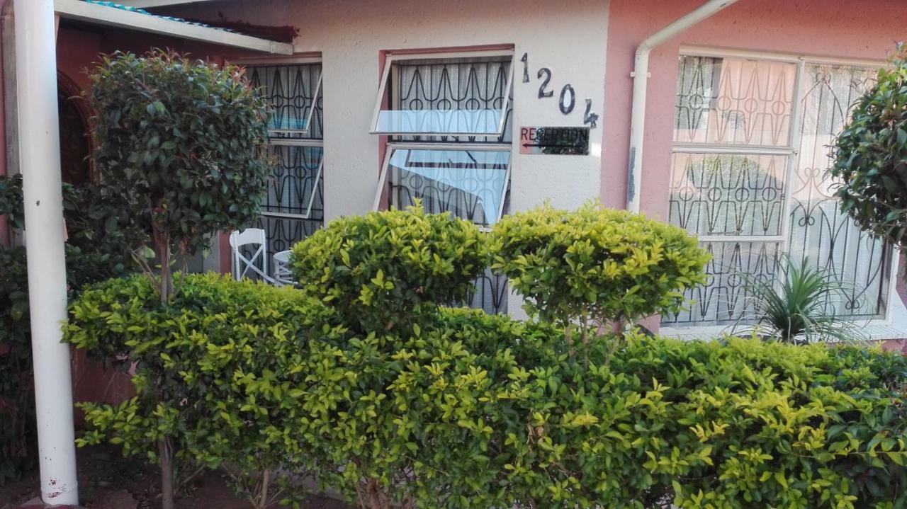 Joezebel Guesthouse Mogwase Kültér fotó