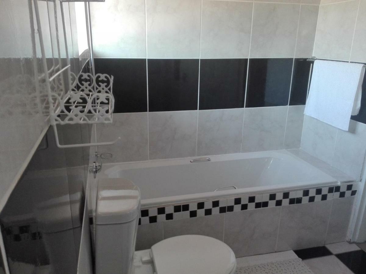 Joezebel Guesthouse Mogwase Kültér fotó